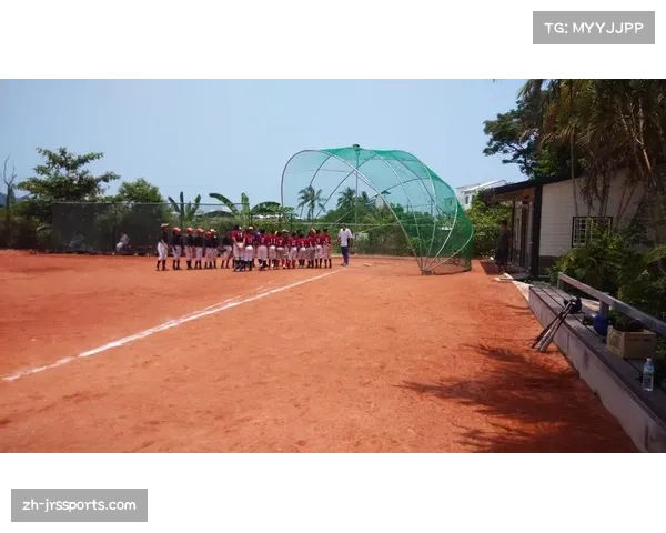 青年公园棒球场完成人工草皮铺设，成为国内首座人工草皮少棒场